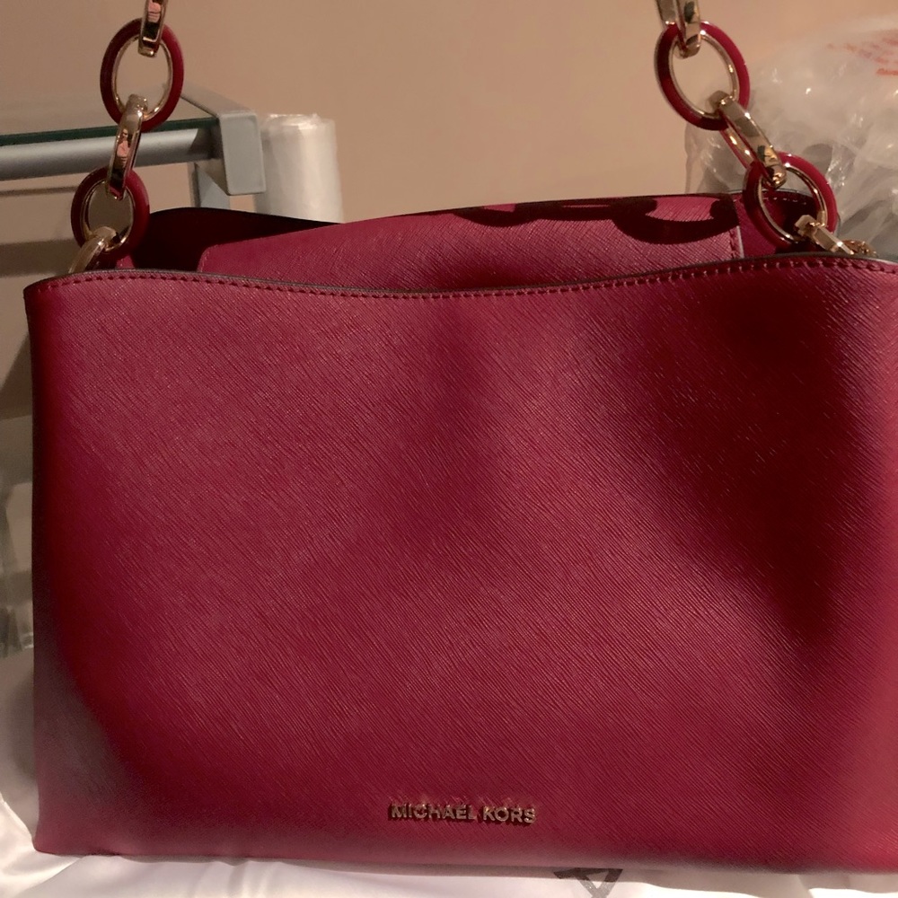 AUTHENTIC RED MICHAEL KORS HANDBAG